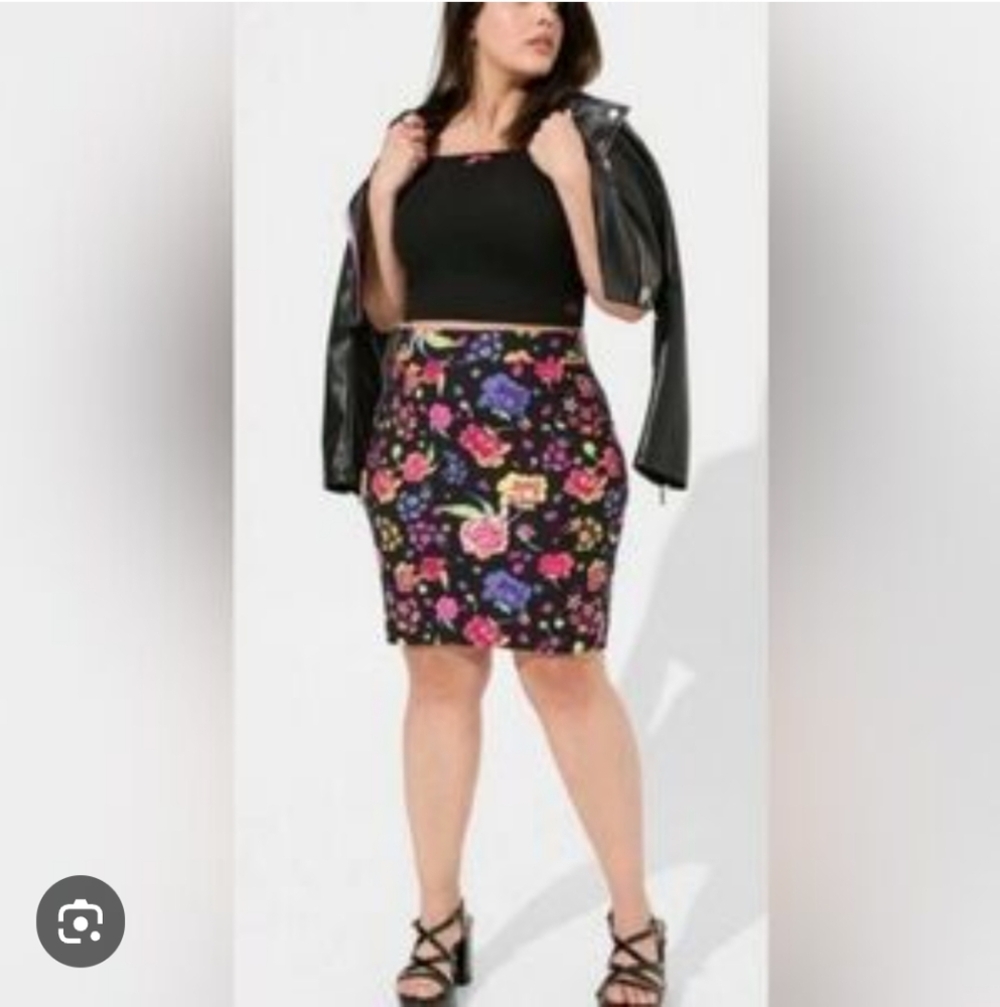Betsey Johnson Plus Size Torrid Black Floral Midi Skirt Torrid Size 6